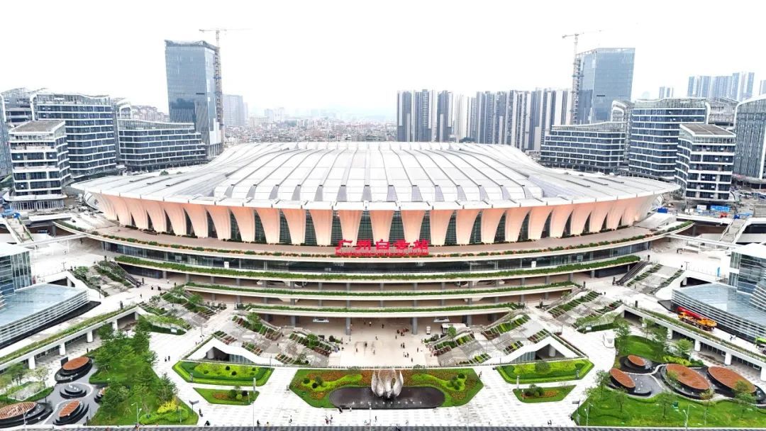 这座特大型综合交通枢纽，迎来特别的旅客！