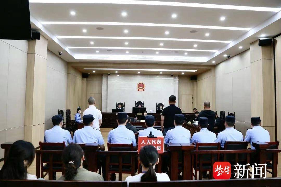 在长江“垂钓”卖鱼非法获利10余万元,南通四人获刑 在长江“垂钓”卖鱼非法获利10余万元,南通四人获刑