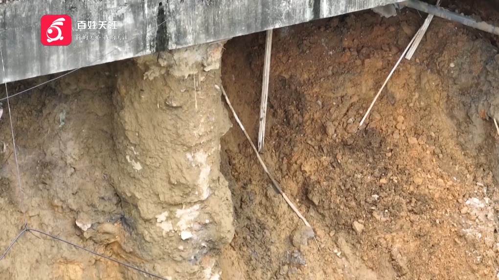 “吓得不敢睡觉！”贵阳一小区发生塌方滑坡，居民又气又怕：四年前就塌过！