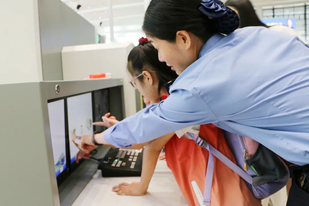 这座特大型综合交通枢纽，迎来特别的旅客！