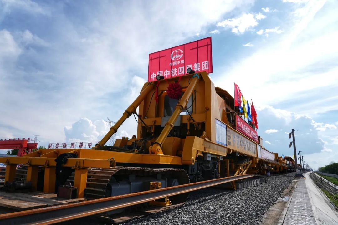 我国在建最北高铁哈伊高铁正式进入铺轨施工阶段