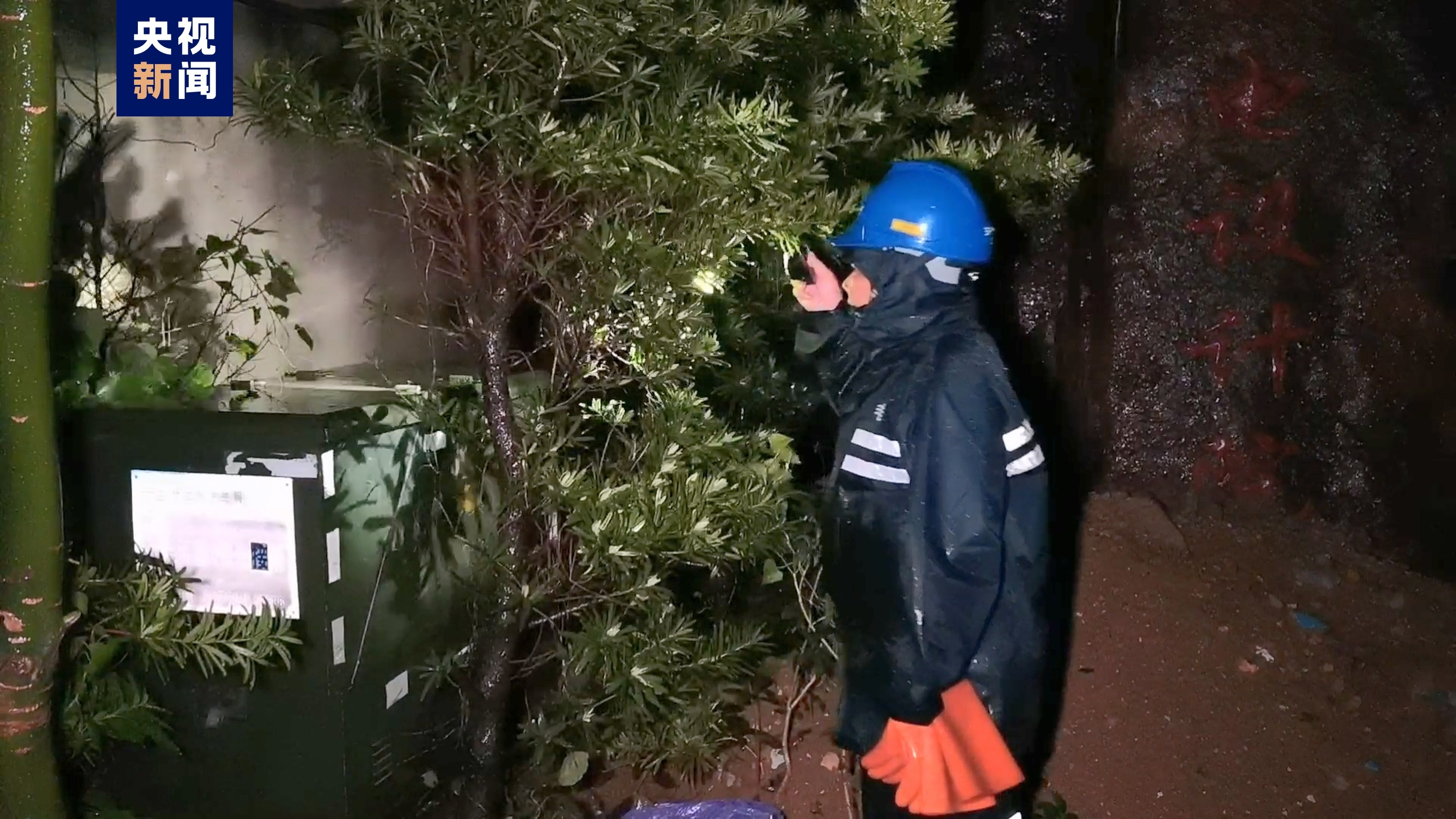 强降雨致广西玉林供电线路受损 已有超66%停电用户恢复供电 强降雨致广西玉林供电线路受损 已有超66%停电用户恢复供电