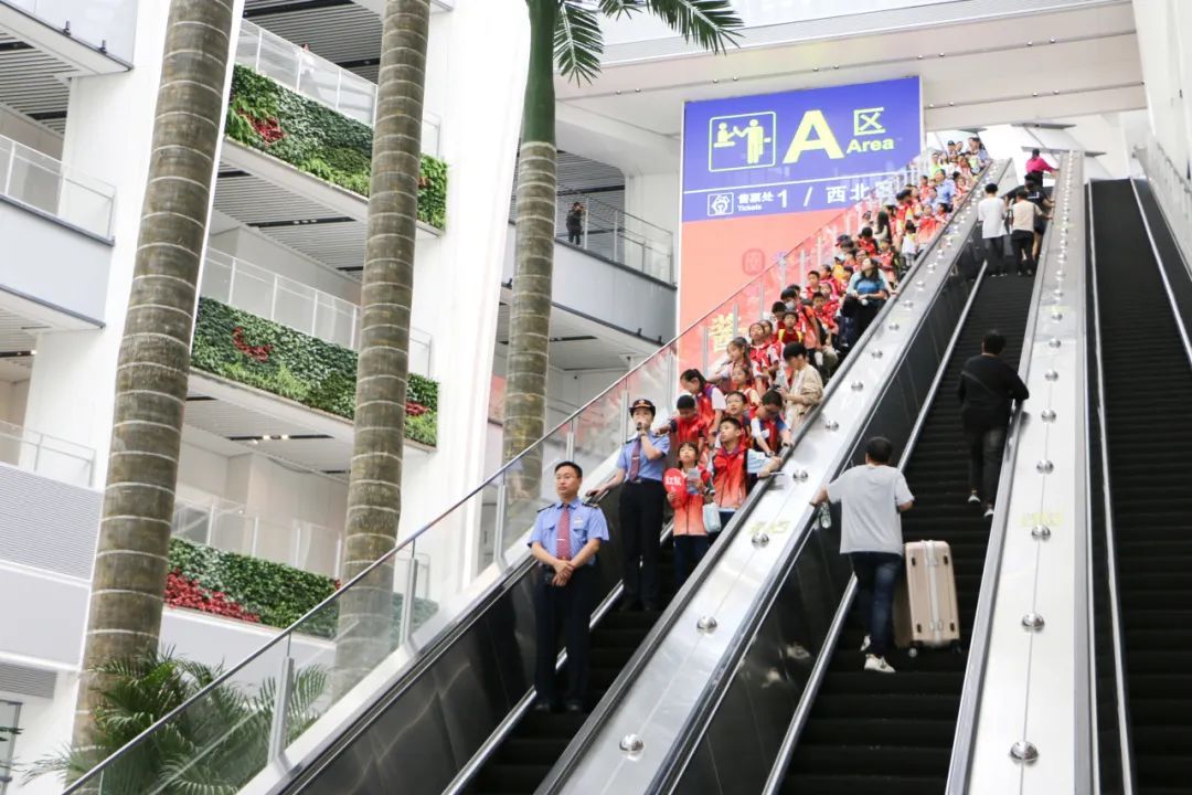 这座特大型综合交通枢纽，迎来特别的旅客！