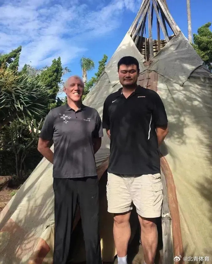 NBA传奇球星去世!姚明发文缅怀 NBA传奇球星去世!姚明发文缅怀