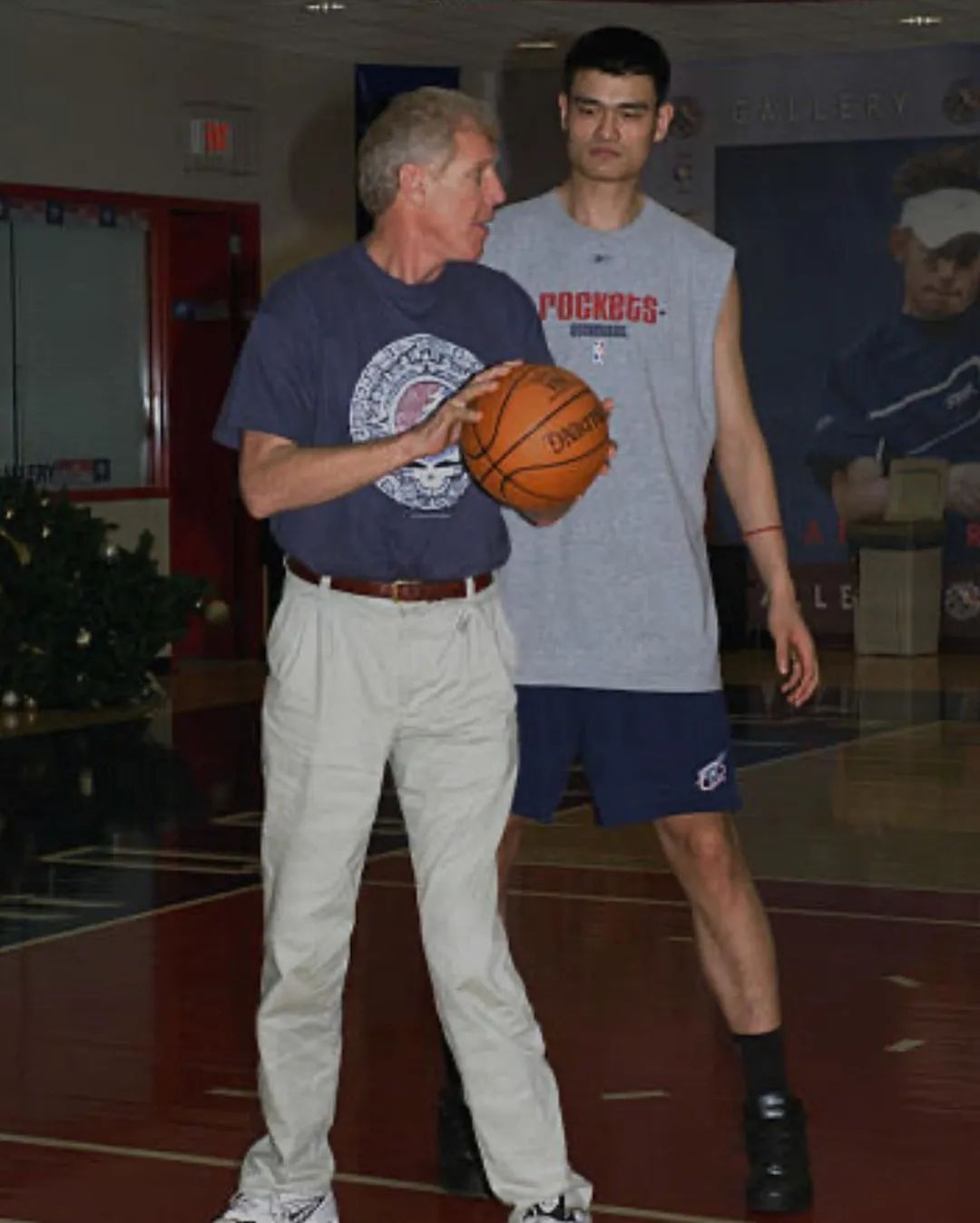 NBA传奇球星去世!姚明发文缅怀 NBA传奇球星去世!姚明发文缅怀