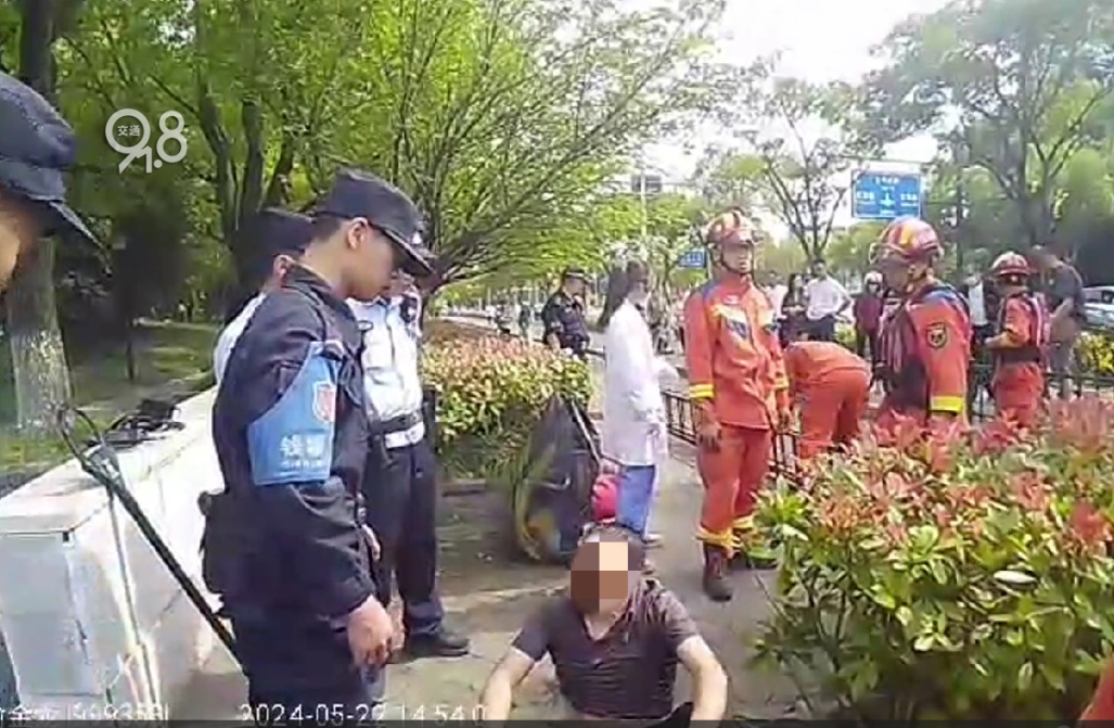 太离谱,杭州男子突然跳河,原因谁也没想到...... 太离谱,杭州男子突然跳河,原因谁也没想到......