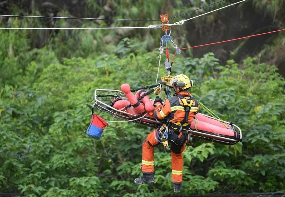 香港消防车首次驶入内地,是为了…… 香港消防车首次驶入内地,是为了……