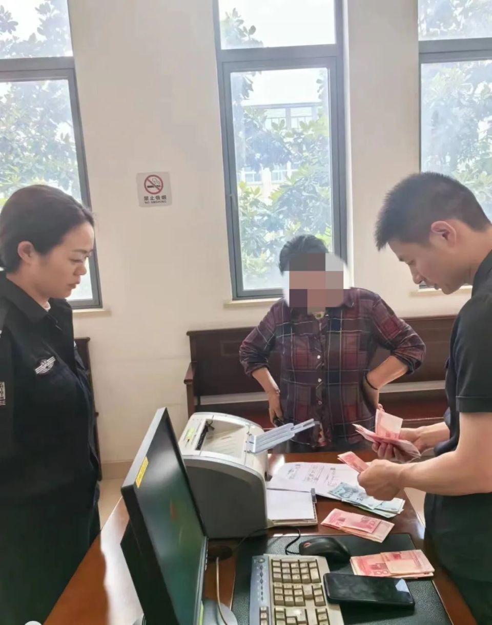 女子以80多岁父母偏心等为由拒绝赡养,法院调解执行!律师:赡养父母是法定义务 女子以80多岁父母偏心等为由拒绝赡养,法院调解执行!律师:赡养父母是法定义务