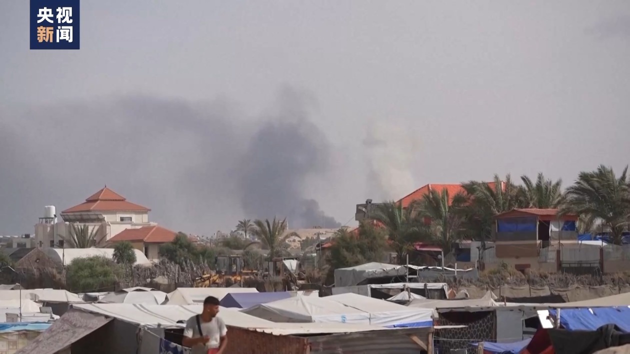 拉法又一难民营地遭袭 幸存者：轰炸来得突然 家人惨遭伤害