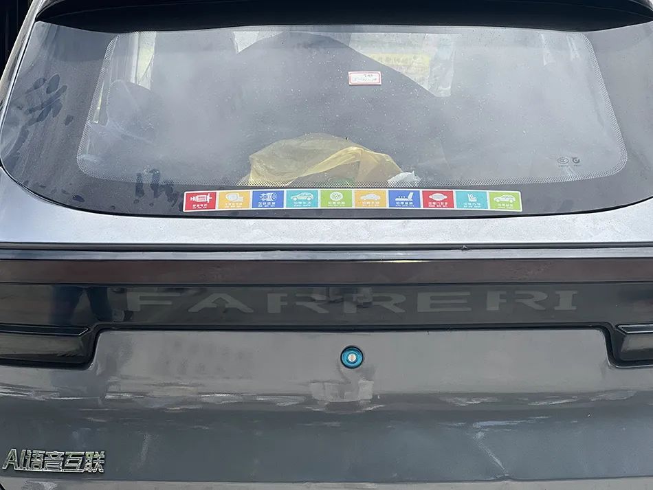 “前看保时捷，后看法拉利，车牌88888”！55岁车主被行拘