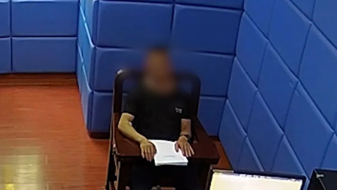 晚高峰路面惊现王炸车牌“老头乐”?交警拦下后发现人、车都有问题! 晚高峰路面惊现王炸车牌“老头乐”?交警拦下后发现人、车都有问题!