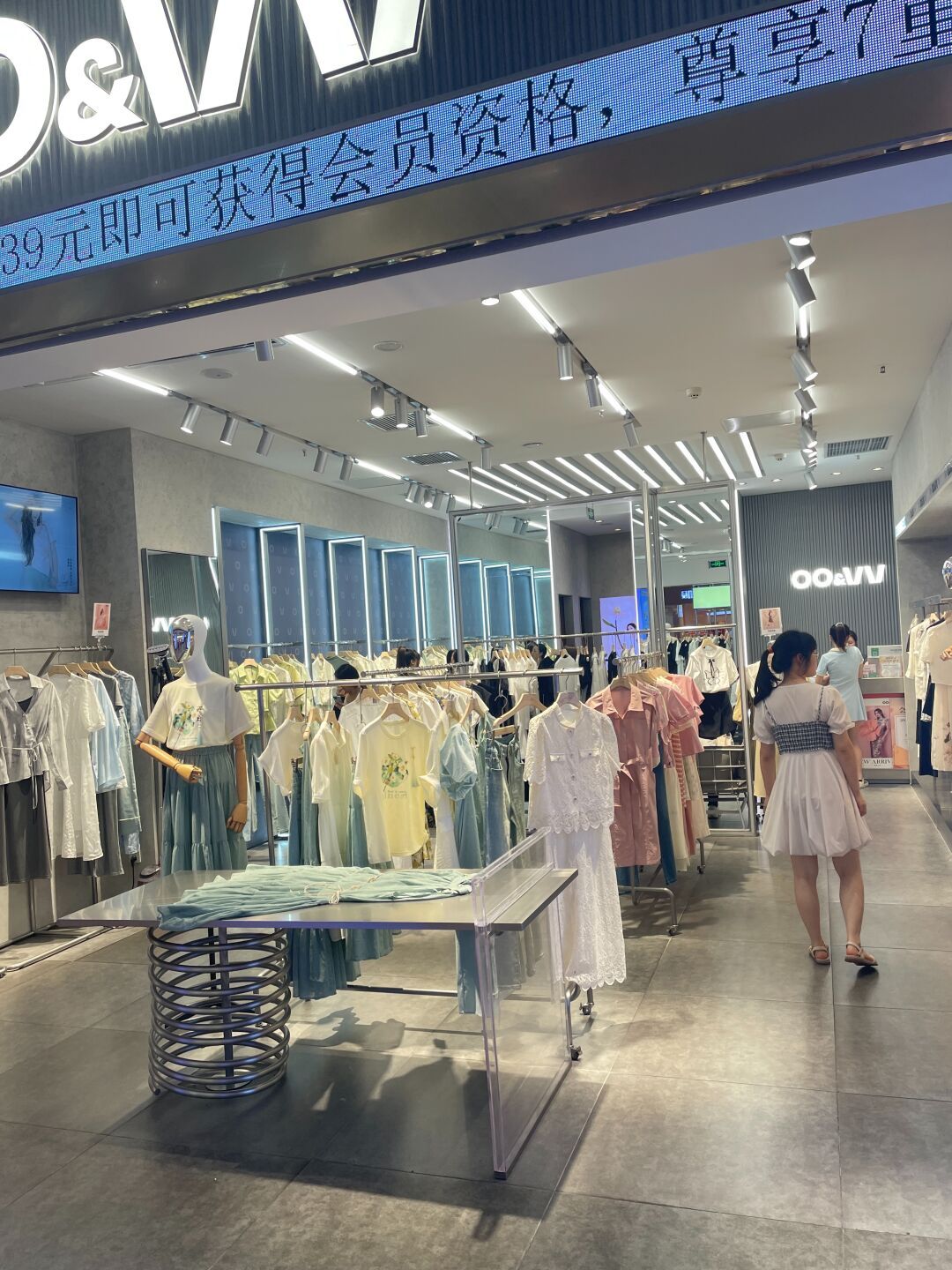 容易招虫！夏天少穿这种颜色的衣服