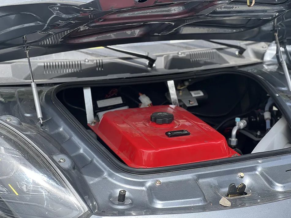 “前看保时捷，后看法拉利，车牌88888”！55岁车主被行拘