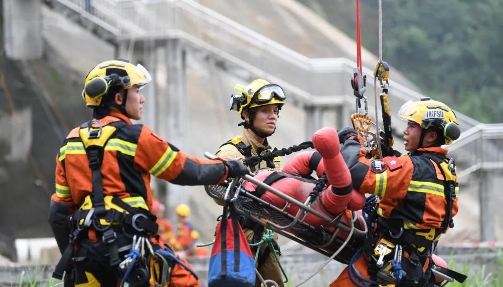 香港消防车首次驶入内地,是为了…… 香港消防车首次驶入内地,是为了……