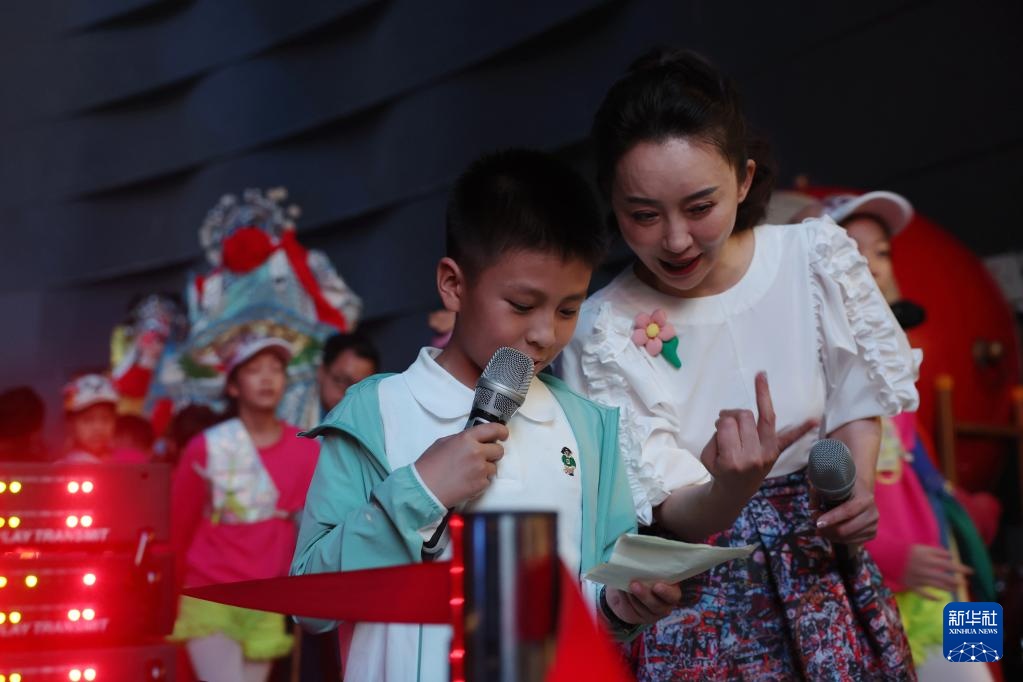 了不起的童年丨这个小小讲解员为何“一讲成名”？