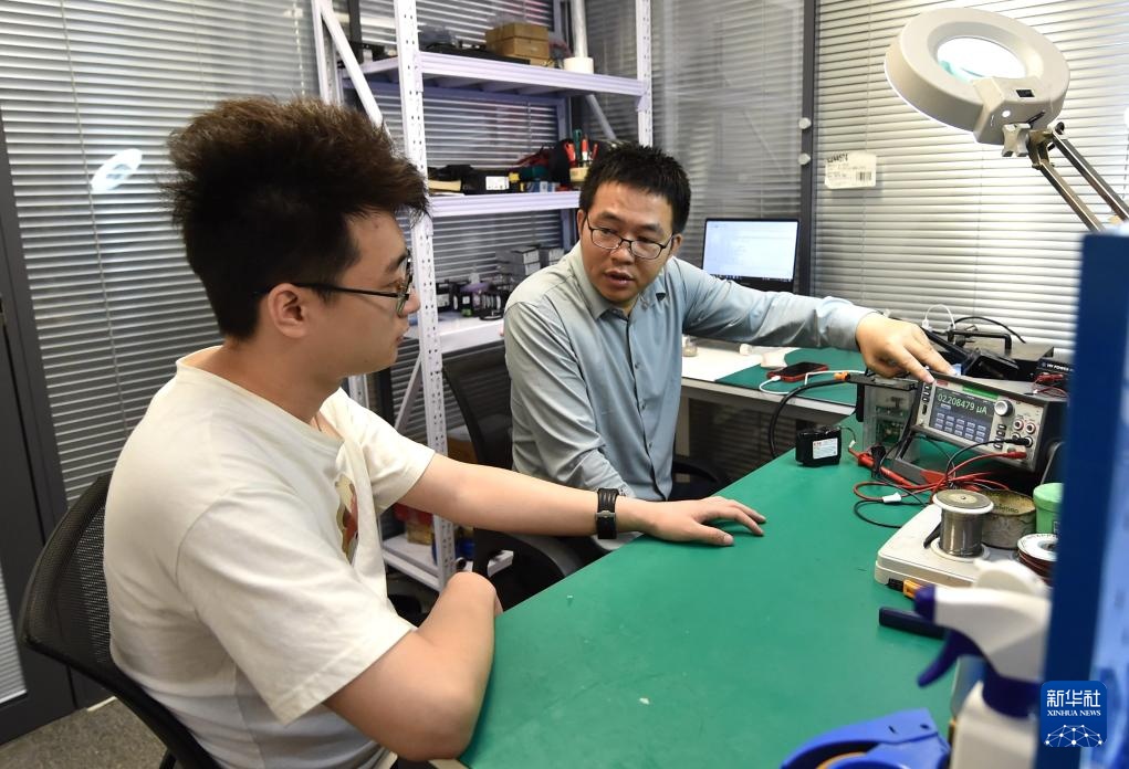 为仪器仪表“穿上”智能相机的科技创业者 为仪器仪表“穿上”智能相机的科技创业者