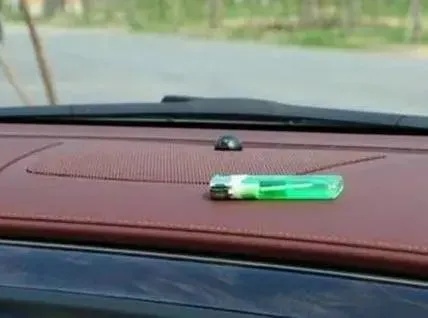 许昌一高速口，汽车因“飞线”充电致火灾