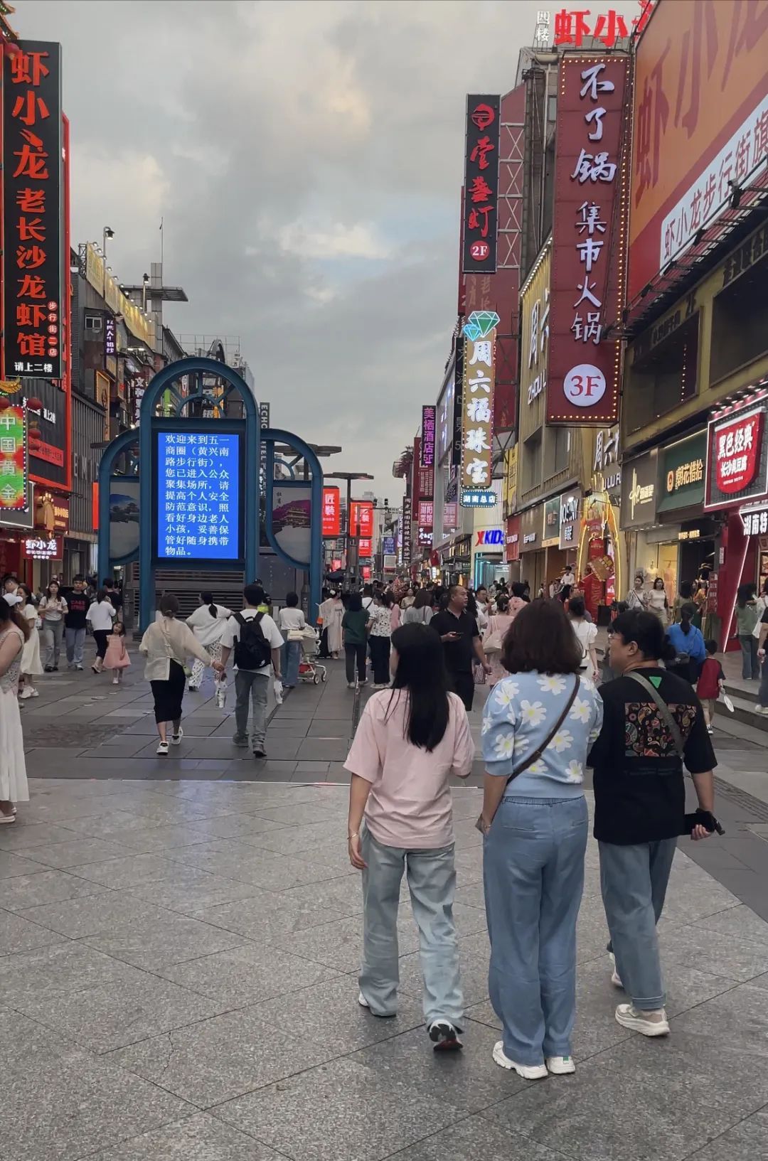 容易招虫！夏天少穿这种颜色的衣服