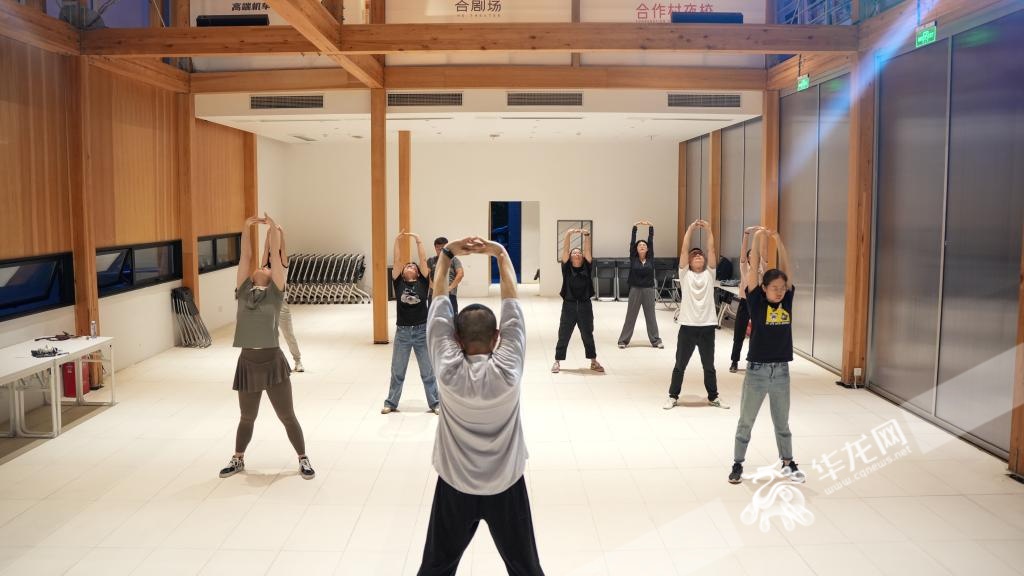 有趣青年 | 年轻人热练八段锦 新中式健身很迷人？