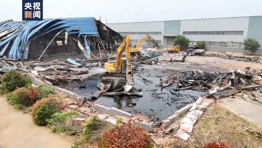 长江支流恶臭熏天、鱼虾死亡！相关部门却说“没问题”！