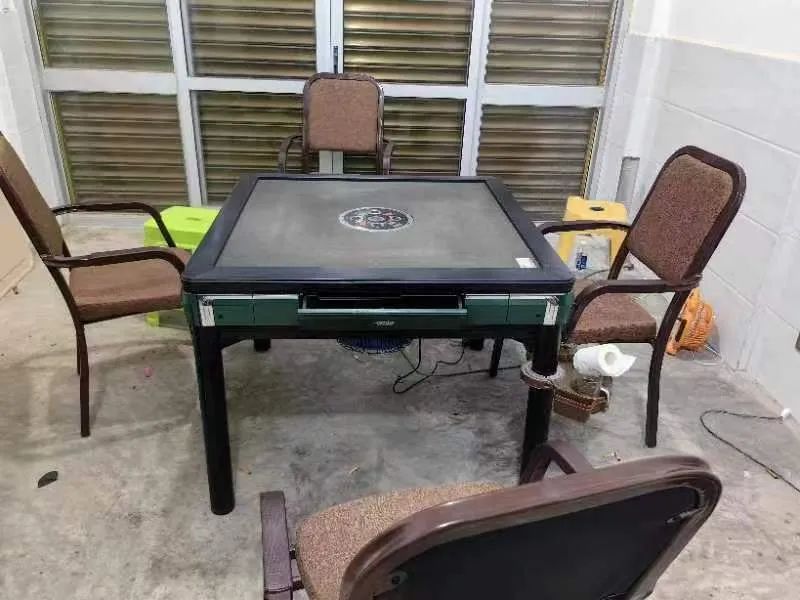 男子输钱后上演“自爆式”求助......网友：这把“同归于尽”局？