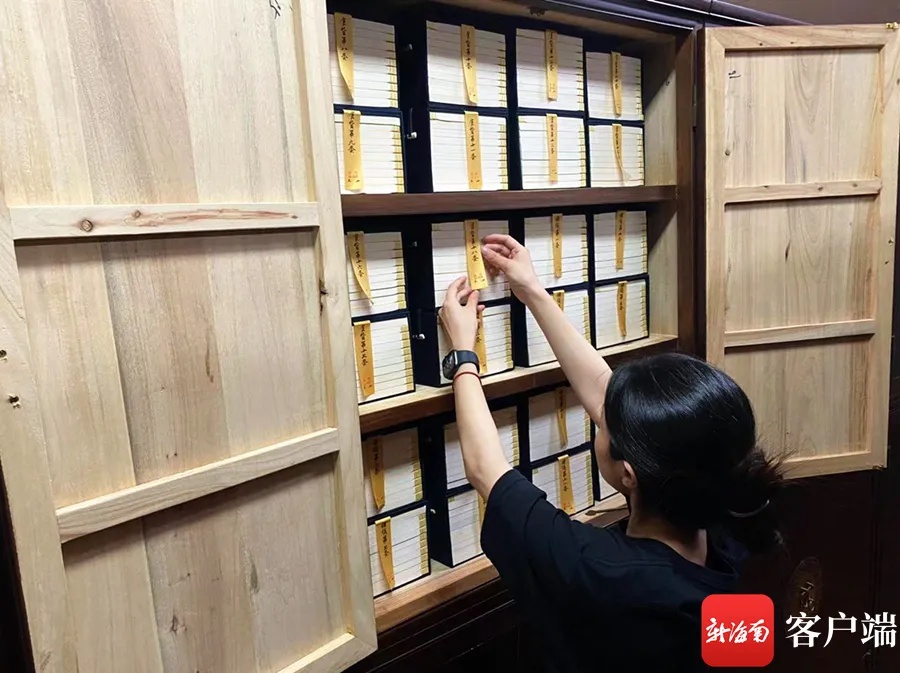 海南“95后”古籍修复师邱雪纯传承传统手艺,给古籍第二次“生命” 海南“95后”古籍修复师邱雪纯传承传统手艺,给古籍第二次“生命”