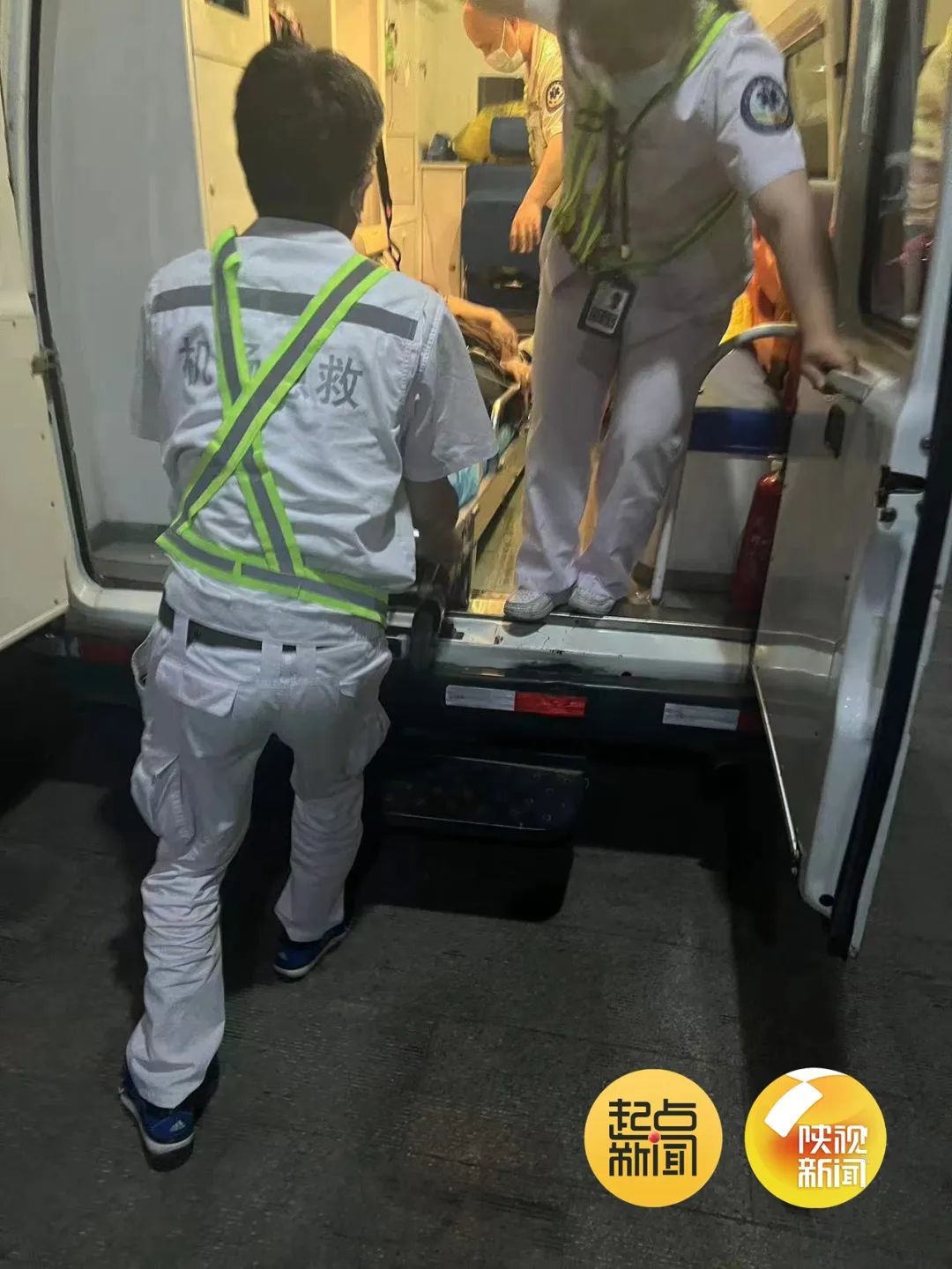 一航班提前落地西安 紧急救援！