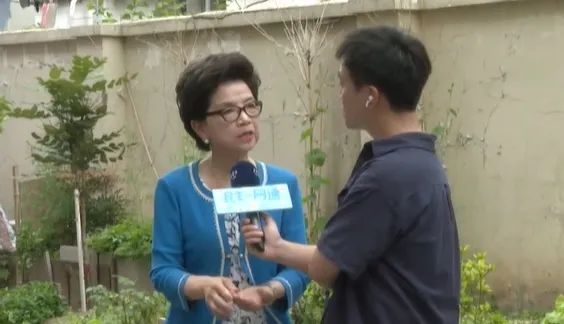 毁绿种菜、浇粪施肥、搭违建、飞线充电……这个小区问题数不完，管理“躺平”？