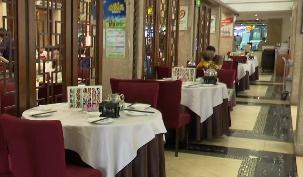 疑为“争台”喝早茶，食客大打出手！警方通报了