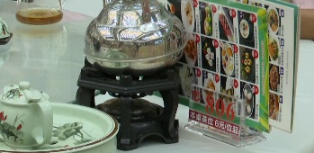 疑为“争台”喝早茶，食客大打出手！警方通报了