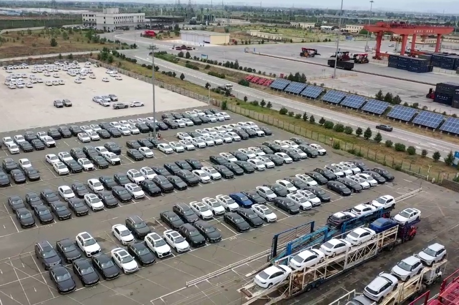 小汽车搭乘专列出国啦! 小汽车搭乘专列出国啦!