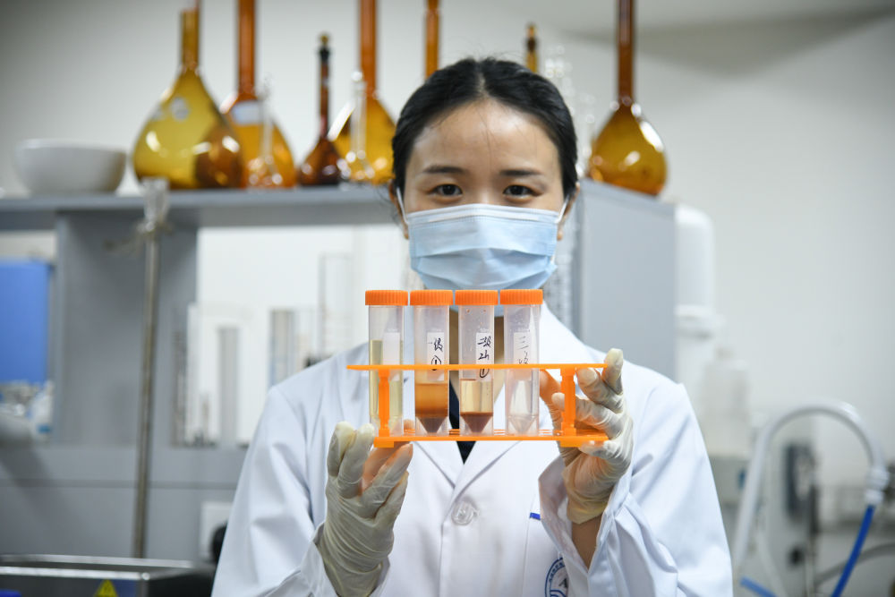 在污水中找“宝贝”的青年科技工作者 在污水中找“宝贝”的青年科技工作者