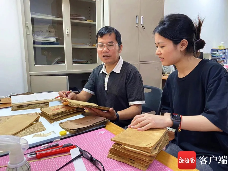 海南“95后”古籍修复师邱雪纯传承传统手艺,给古籍第二次“生命” 海南“95后”古籍修复师邱雪纯传承传统手艺,给古籍第二次“生命”