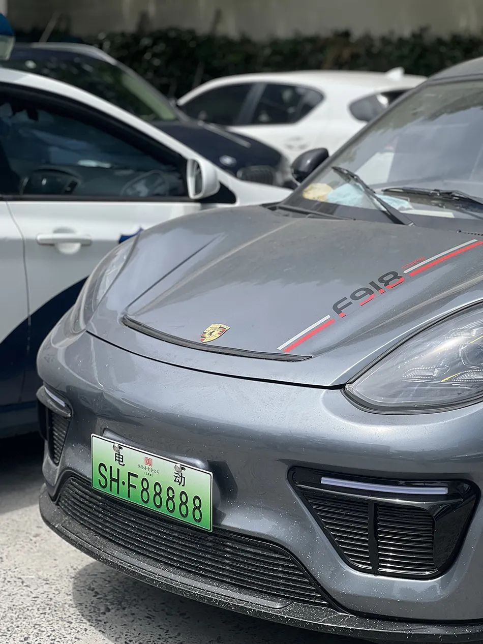 车牌“88888”,55岁车主被拘! 车牌“88888”,55岁车主被拘!