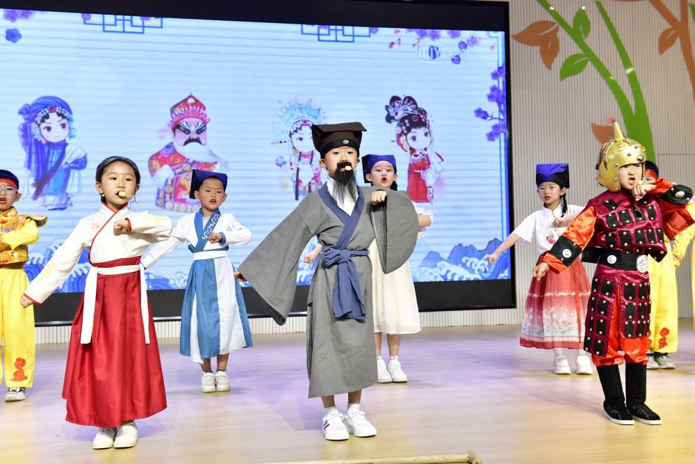 济南：美育节童话剧让爱呵护童话梦