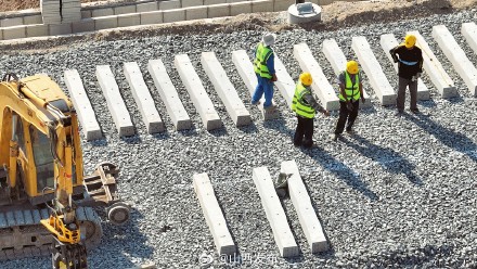 集大原高铁全线开始铺轨