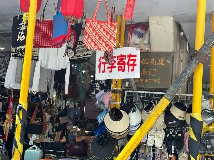 想想就肉疼！存一个收费80元？有人直接扔路边了…