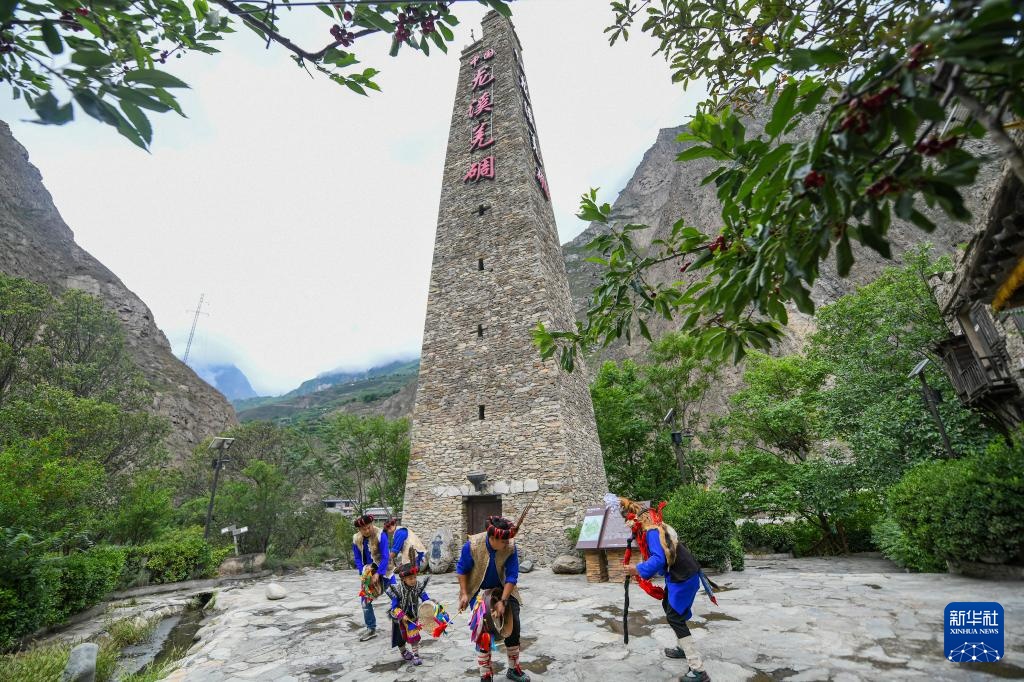 了不起的童年｜羌韵悠悠 3岁萌娃“玩转”羊皮鼓舞