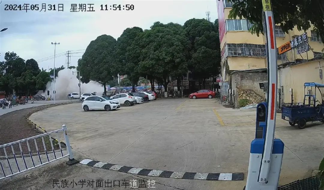 突发！一商铺倒塌致5人被困，当地回应