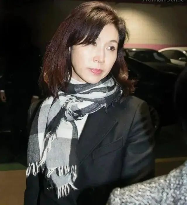 丈夫婚内公开出轨，她分走72亿元！