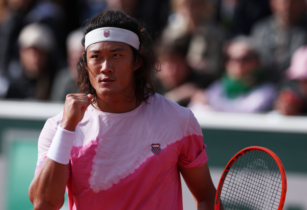 法网综合 | 张之臻17记ACE球取胜晋级 法网综合 | 张之臻17记ACE球取胜晋级