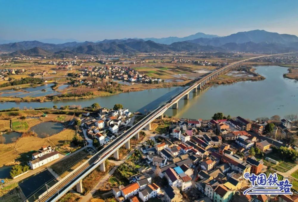 中国铁路：6月1日开售实行市场化票价机制的4条高铁车票