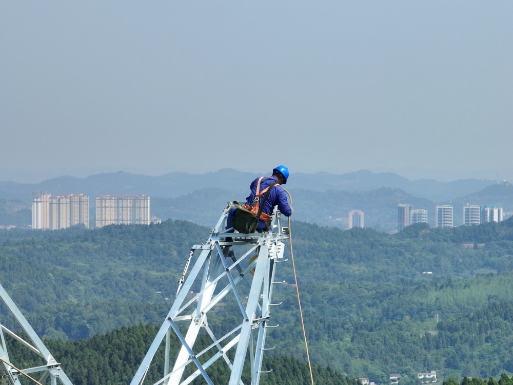 成渝中线高铁资阳段三条高等级电力线路完成迁改 成渝中线高铁资阳段三条高等级电力线路完成迁改