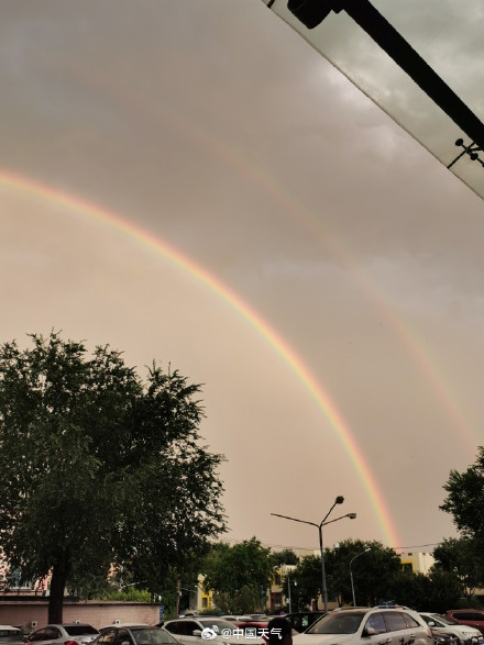 在阿勒泰遇见罕见双彩虹 双彩虹是怎么形成的? 在阿勒泰遇见罕见双彩虹 双彩虹是怎么形成的?