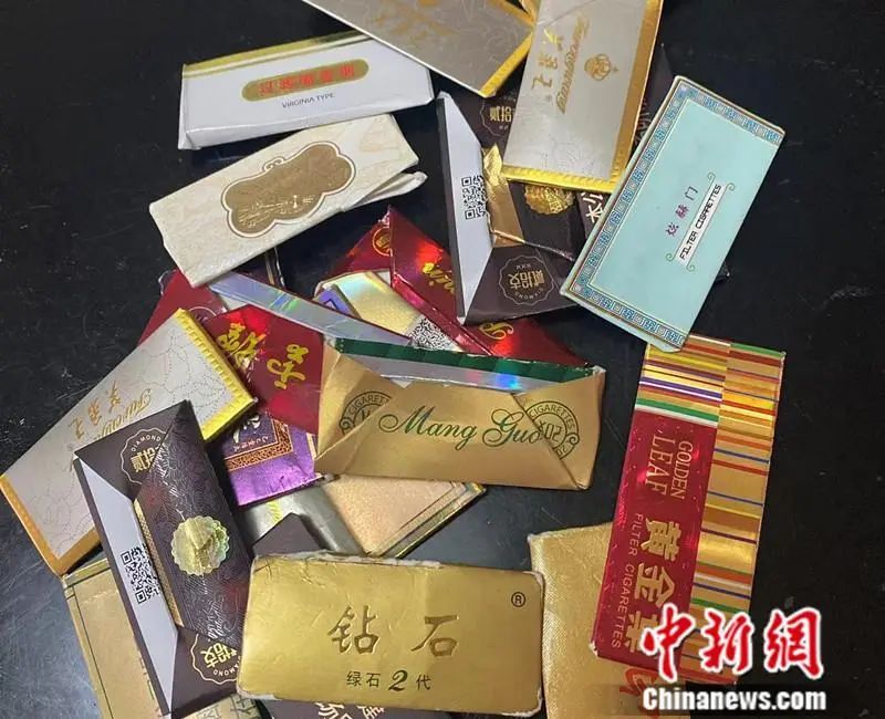 “叔叔，你的烟盒还要吗？”