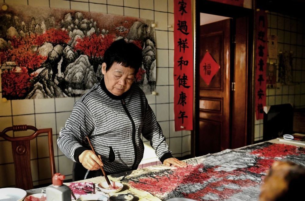 70岁的她,如何用画笔重绘21年的梦? 70岁的她,如何用画笔重绘21年的梦?