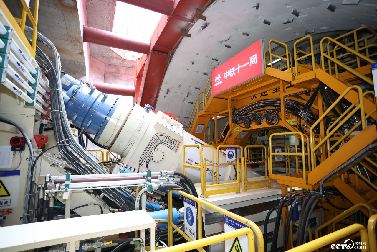 深江高铁“鲲鹏号”大直径盾构机顺利始发 深江高铁“鲲鹏号”大直径盾构机顺利始发