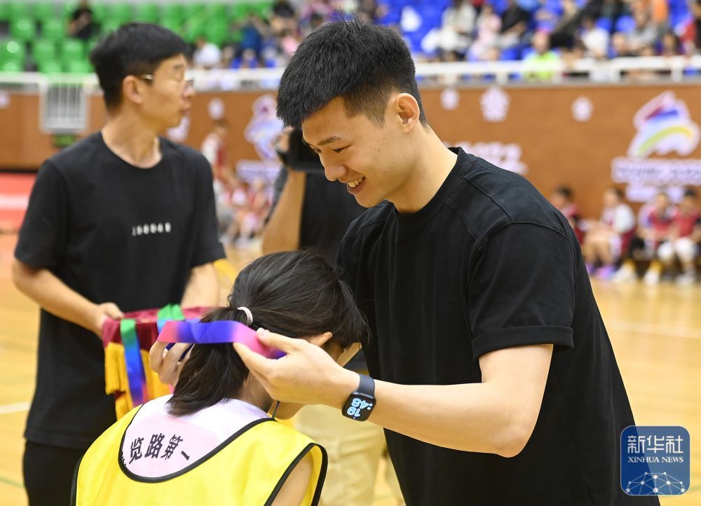 “六一”国际儿童节 | 篮下挥汗迎“六一”