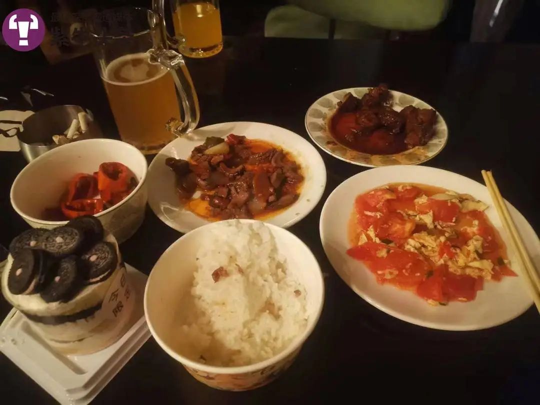菜单不标价，买单看着给！“不得志”小伙为何做“赔本生意”？
