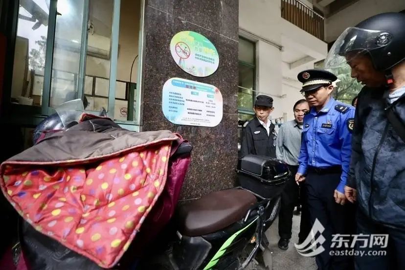 事关电瓶车，上海今起实施！城管开展执法检查，全市首张个人罚单开出